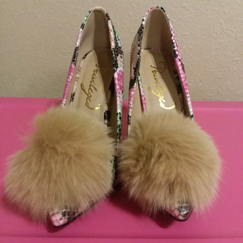 Privileged by J.C Dossier playboy pumps - Picture 6 of 6